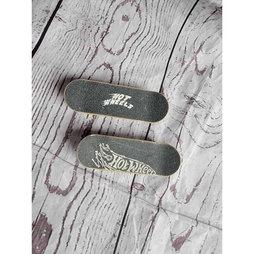 Hot Wheels Fingerboard Skateboards Lot 2